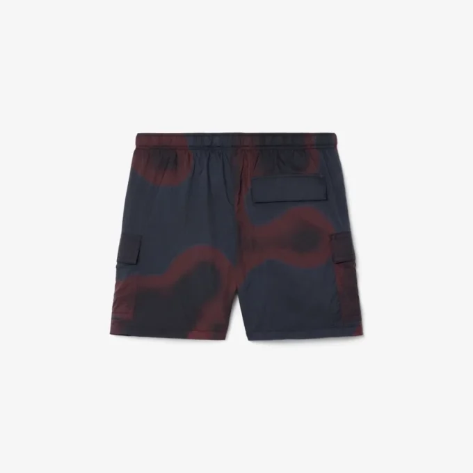Nylon-Cargo-Shorts für Herren mit Ombra-Print Nylon-Cargo-Shorts für Herren mit Ombra-Print