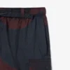Nylon-Cargo-Shorts für Herren mit Ombra-Print Nylon-Cargo-Shorts für Herren mit Ombra-Print