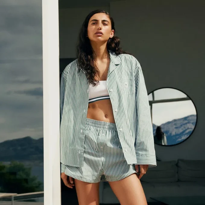 Oversized-Pyjama-Set aus gestreiftem Popeline Oversized-Pyjama-Set aus gestreiftem Popeline