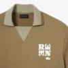 Oversized-Satin-Poloshirt mit Runway-Badge-Akzent