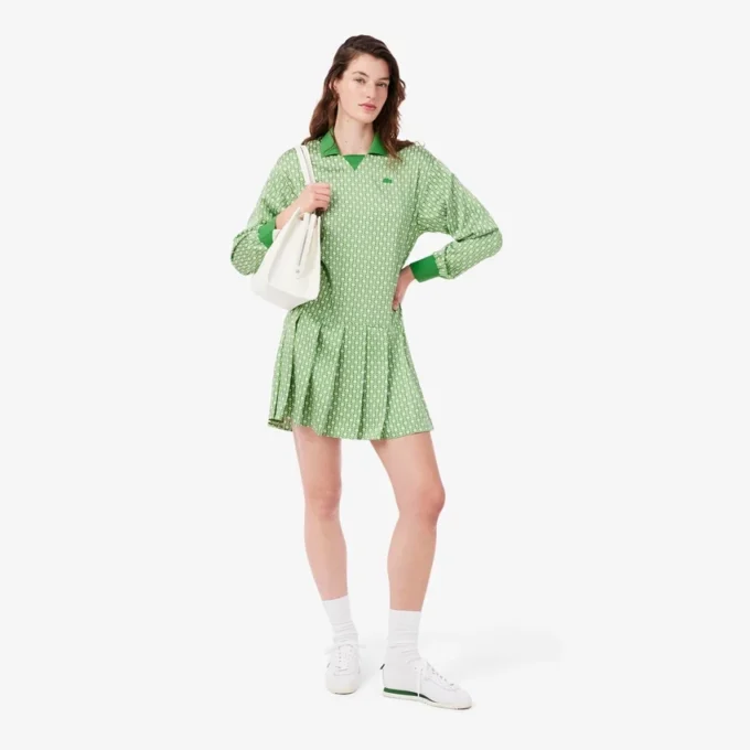 Polo-Kleid aus plissiertem Satin Polo-Kleid aus plissiertem Satin