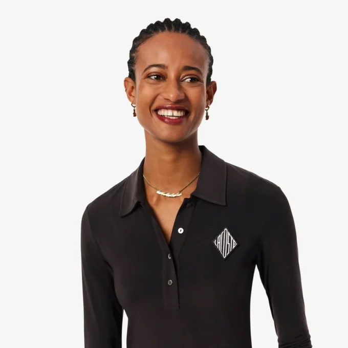 Polo-Kleid mit gesticktem Emblem und schmaler Passform