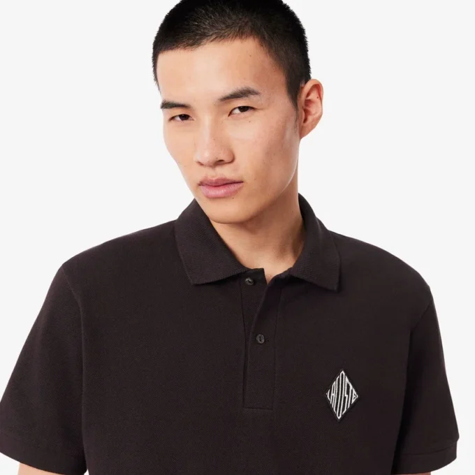 Polohemd mit klassischer Passform und Emblem-Akzent Polohemd mit klassischer Passform und Emblem-Akzent