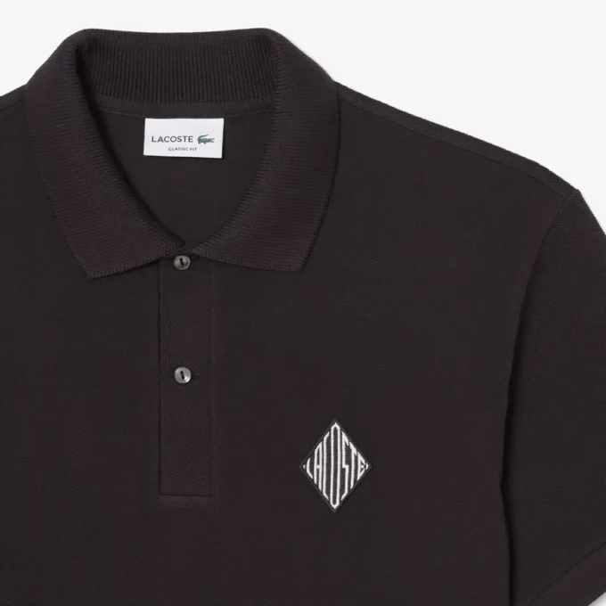 Polohemd mit klassischer Passform und Emblem-Akzent Polohemd mit klassischer Passform und Emblem-Akzent