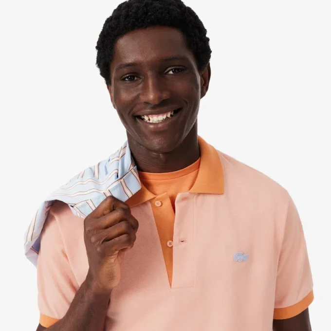 Polohemd mit klassischer Passform und kontrastierenden Rippen Polohemd mit klassischer Passform und kontrastierenden Rippen
