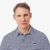 Regular Fit Ultra Dry gestreiftes Golf-Poloshirt Regular Fit Ultra Dry gestreiftes Golf-Poloshirt