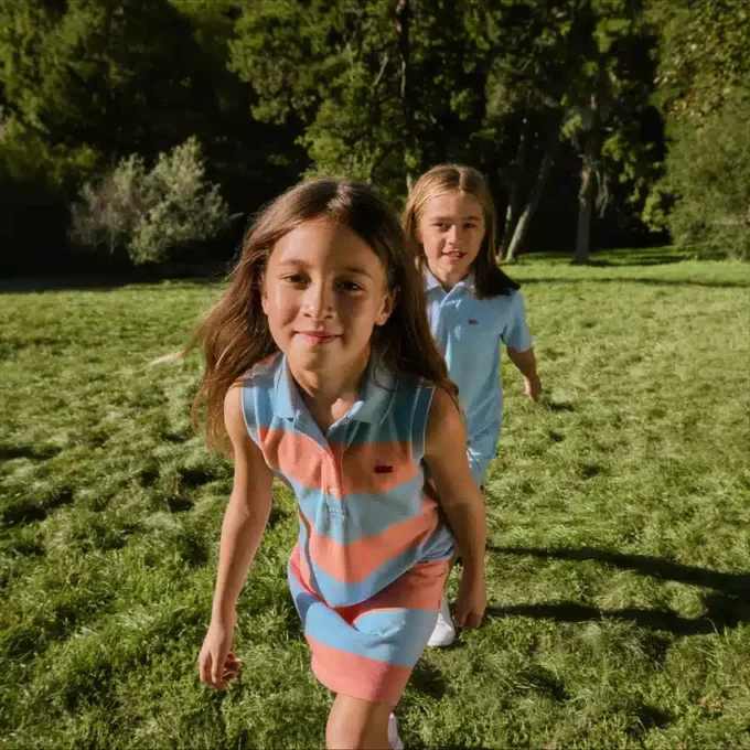 Ärmelloses gestreiftes Petit-Piqué-Poloshirt-Kleid Ärmelloses gestreiftes Petit-Piqué-Poloshirt-Kleid