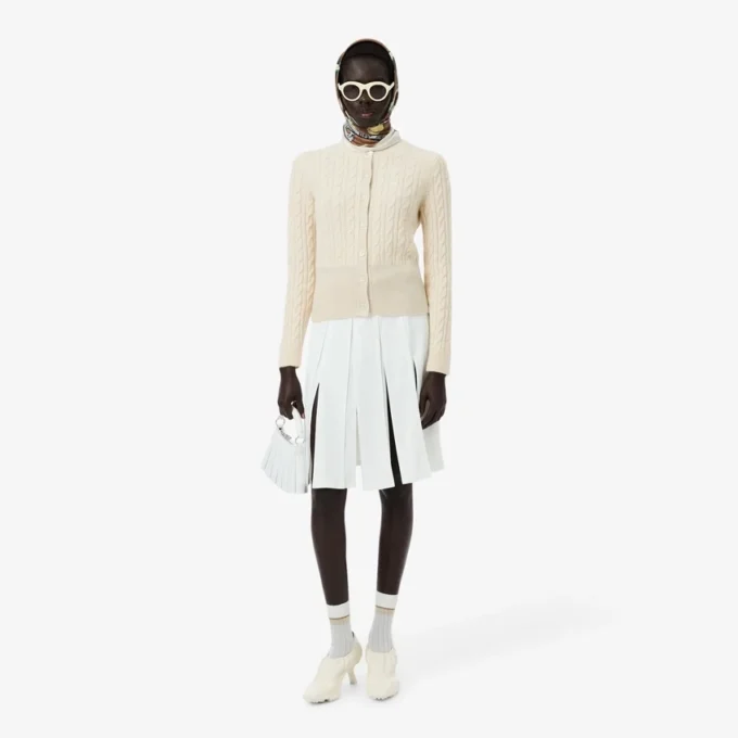 Runway Kaschmir-Strickjacke mit Zopfmuster Runway Kaschmir-Strickjacke mit Zopfmuster