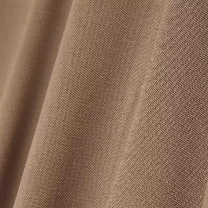 Runway-Maxikleid mit Polokragen aus Seide Runway-Maxikleid mit Polokragen aus Seide