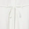Runway-Poloshirt-Kleid mit Plissee und Stickerei Runway-Poloshirt-Kleid mit Plissee und Stickerei