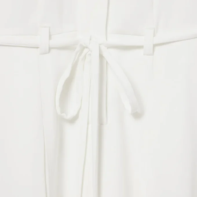 Runway-Poloshirt-Kleid mit Plissee und Stickerei Runway-Poloshirt-Kleid mit Plissee und Stickerei