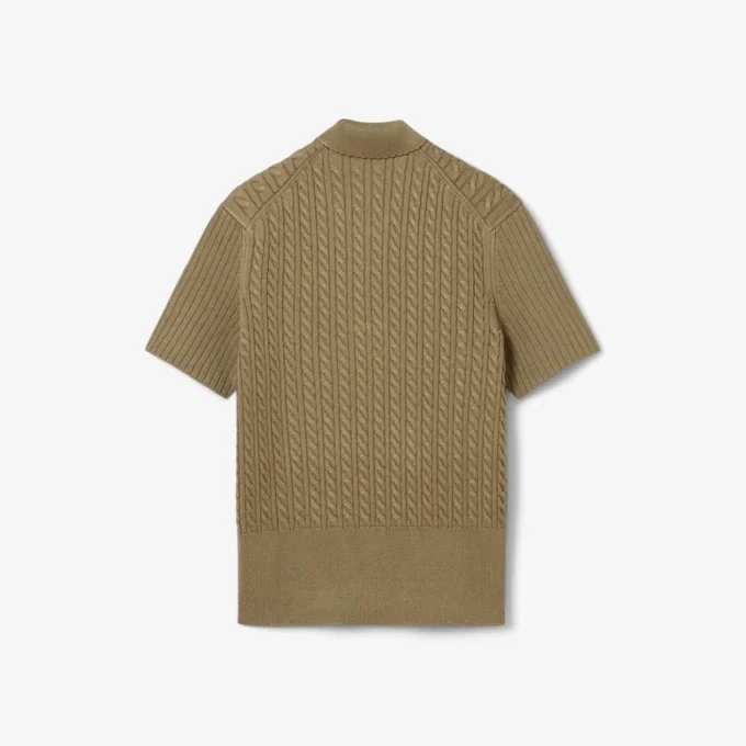 Runway-Pullover mit Zopfmuster und Poloshirt-Kragen Runway-Pullover mit Zopfmuster und Poloshirt-Kragen