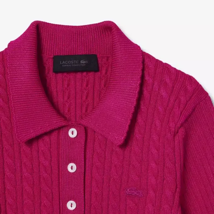 Runway-Pullover mit Zopfmuster und Poloshirt-Kragen Runway-Pullover mit Zopfmuster und Poloshirt-Kragen