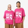 Runway Satin T-Shirt mit Grafik Runway Satin T-Shirt mit Grafik