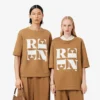 Runway Satin T-Shirt mit Grafik Runway Satin T-Shirt mit Grafik