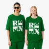 Runway Satin T-Shirt mit Grafik Runway Satin T-Shirt mit Grafik
