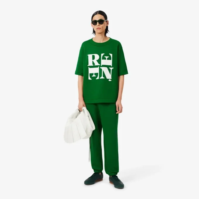 Runway Satin T-Shirt mit Grafik Runway Satin T-Shirt mit Grafik