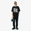Runway Satin T-Shirt mit Grafik Runway Satin T-Shirt mit Grafik