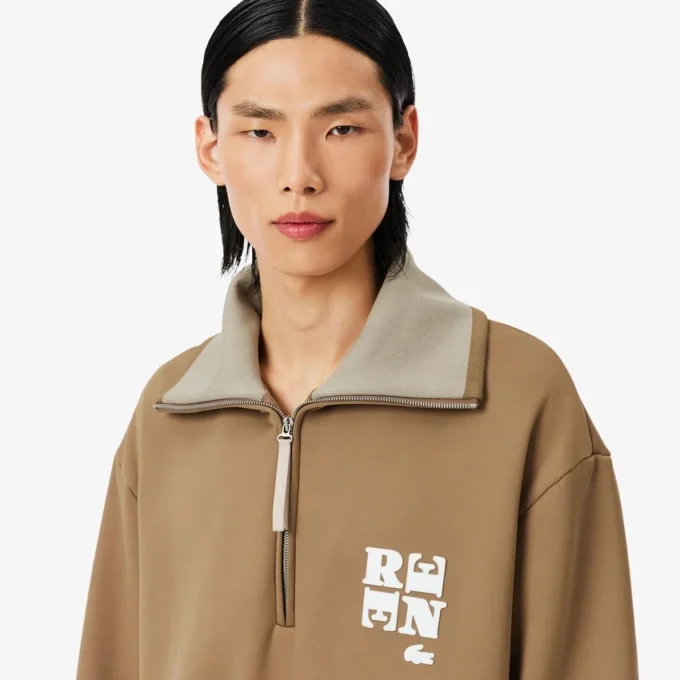 Runway-Sweatshirt mit hohem Kragen, Reißverschluss und Emblem
