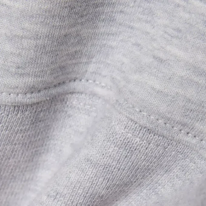 Sweatshirt mit kurzen Ärmeln und normaler Passform Sweatshirt mit kurzen Ärmeln und normaler Passform