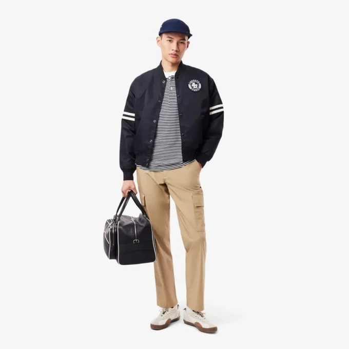 Wasserabweisende Bomberjacke für Herren mit gesticktem Emblem Wasserabweisende Bomberjacke für Herren mit gesticktem Emblem