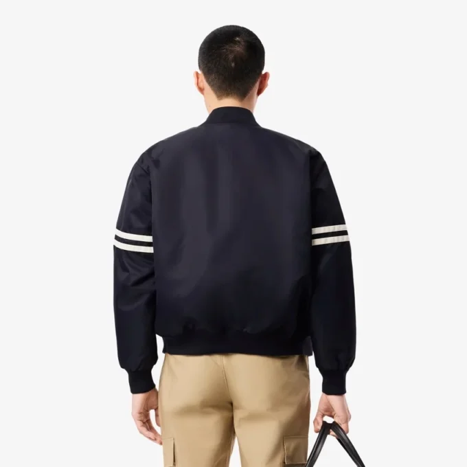 Wasserabweisende Bomberjacke für Herren mit gesticktem Emblem Wasserabweisende Bomberjacke für Herren mit gesticktem Emblem
