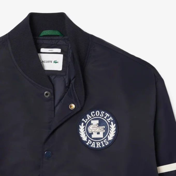 Wasserabweisende Bomberjacke für Herren mit gesticktem Emblem Wasserabweisende Bomberjacke für Herren mit gesticktem Emblem