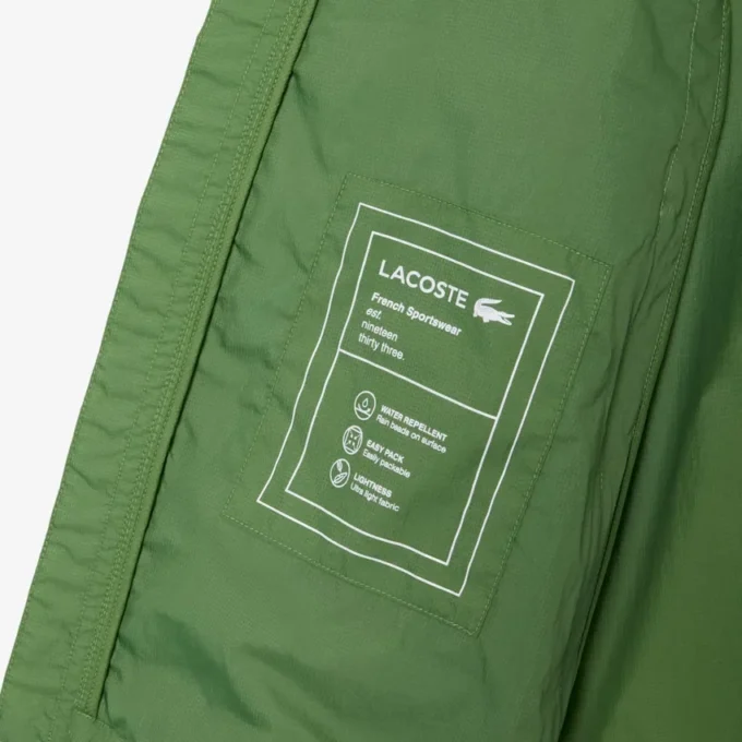 Wasserabweisende, leichte, packbare Jacke Wasserabweisende, leichte, packbare Jacke