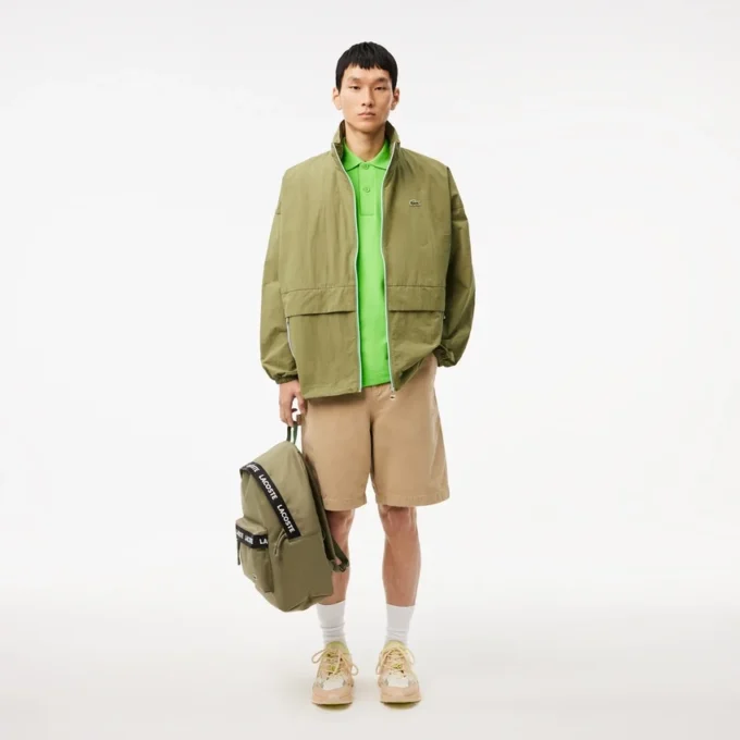 Wasserabweisende Windjacke für Herren mit abnehmbarer Kapuze Wasserabweisende Windjacke für Herren mit abnehmbarer Kapuze