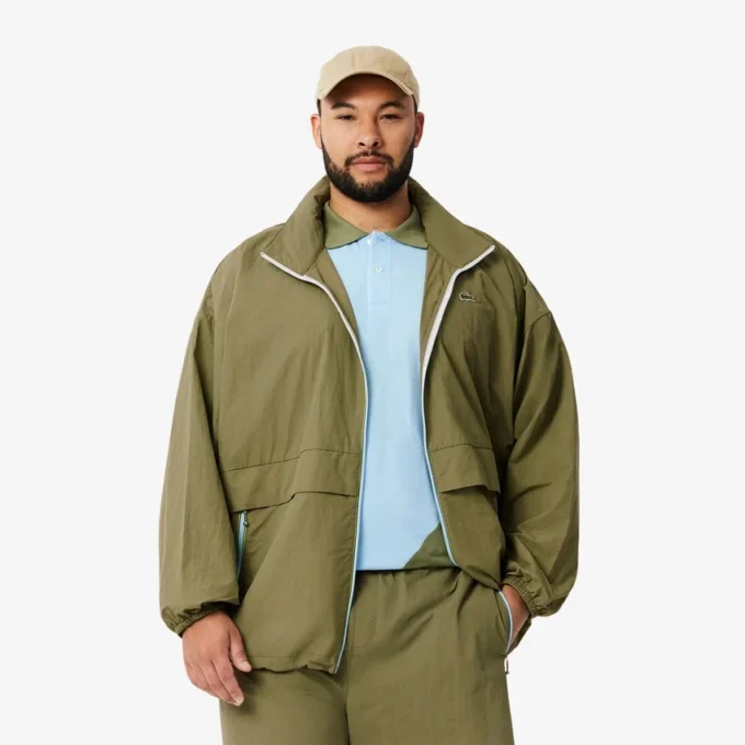 Wasserabweisende Windjacke für Herren mit abnehmbarer Kapuze Wasserabweisende Windjacke für Herren mit abnehmbarer Kapuze